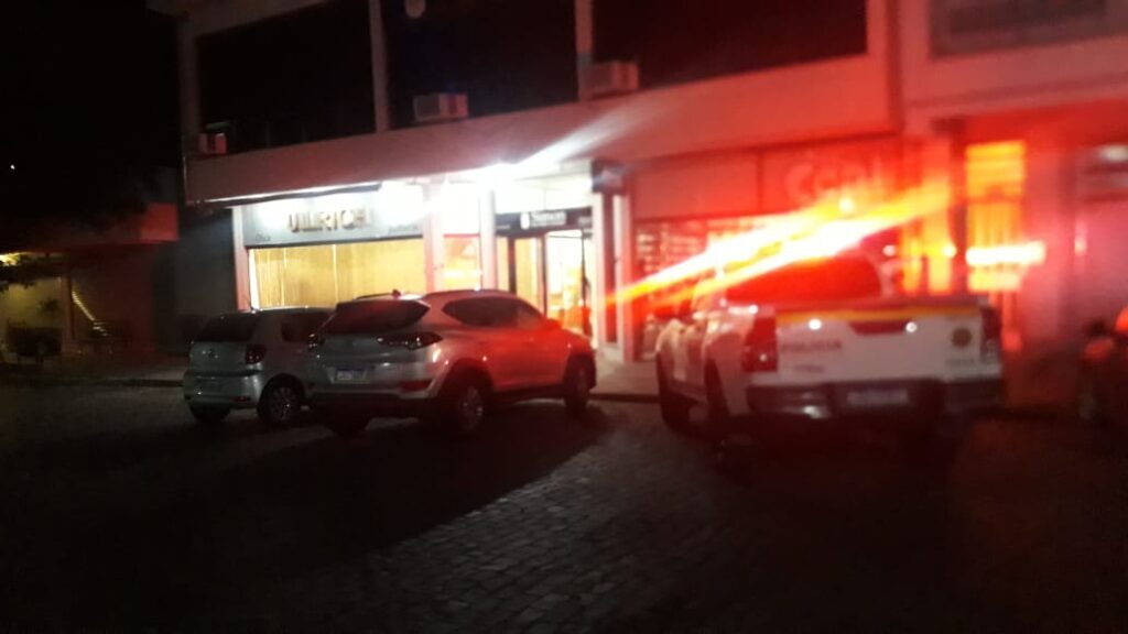 Vitrine de loja é quebrada em tentativa de furto em Agudo