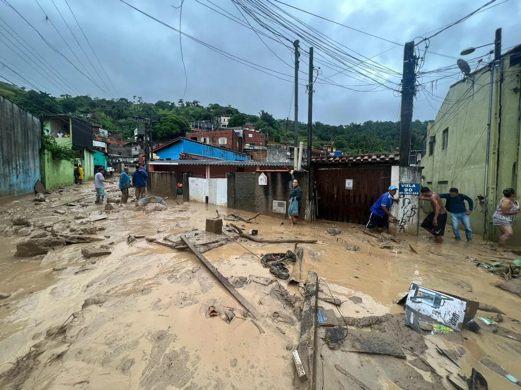 Sobe para 19 o número de mortos em decorrência das chuvas no litoral norte de São Paulo