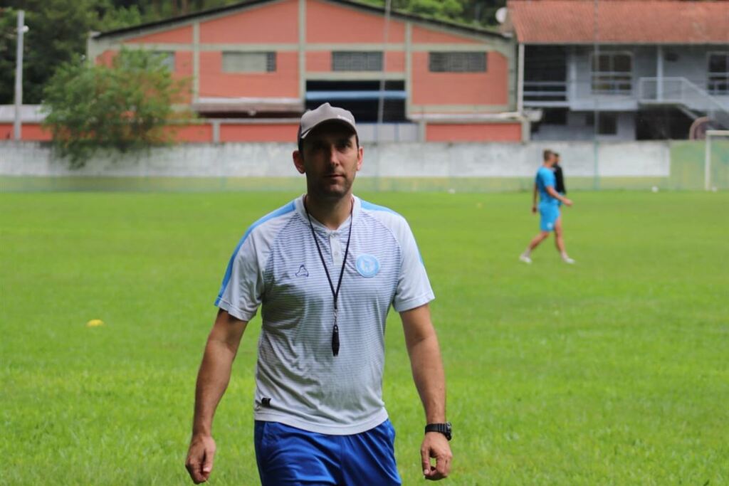 Preparador físico santa-mariense renova contrato com o Lajeadense