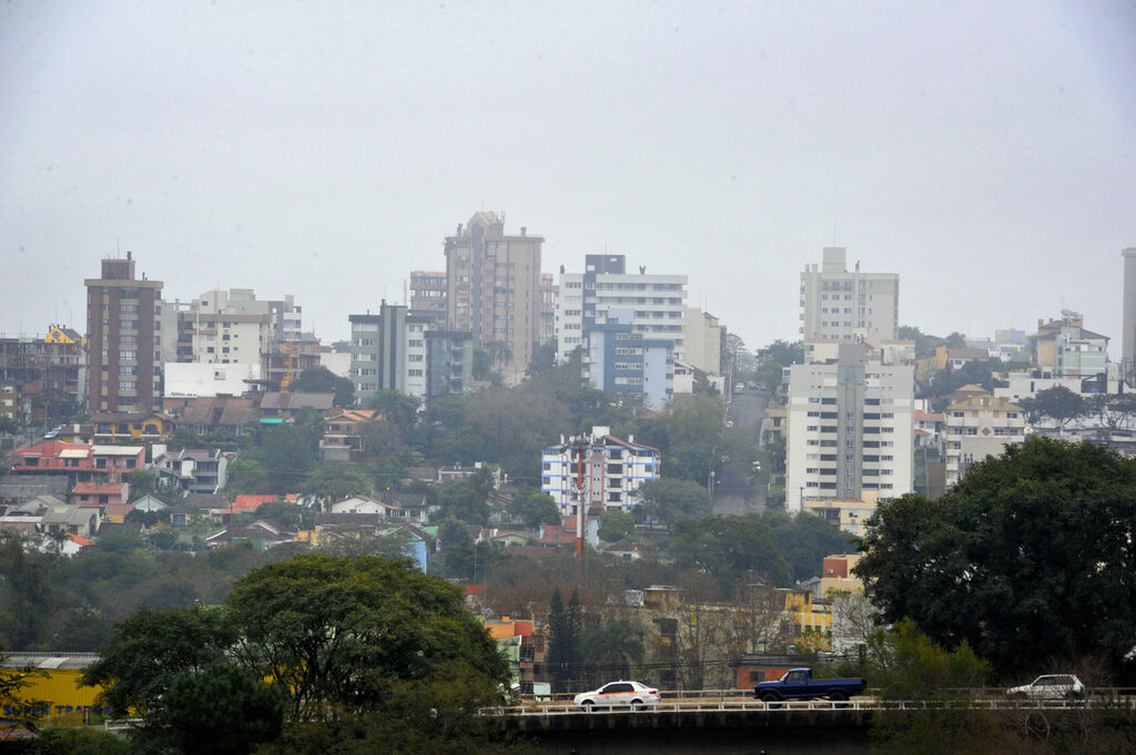 Região registra temporal com granizo e tem queda na temperatura durante o Carnaval