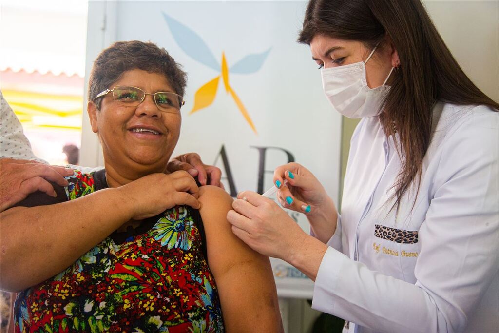 Santa Maria inicia vacinação contra a Covid-19 com doses bivalentes