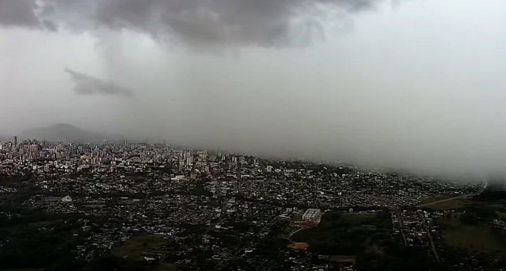 Estragos e alagamento, chuva já ultrapassa os 53mm em Santa Maria