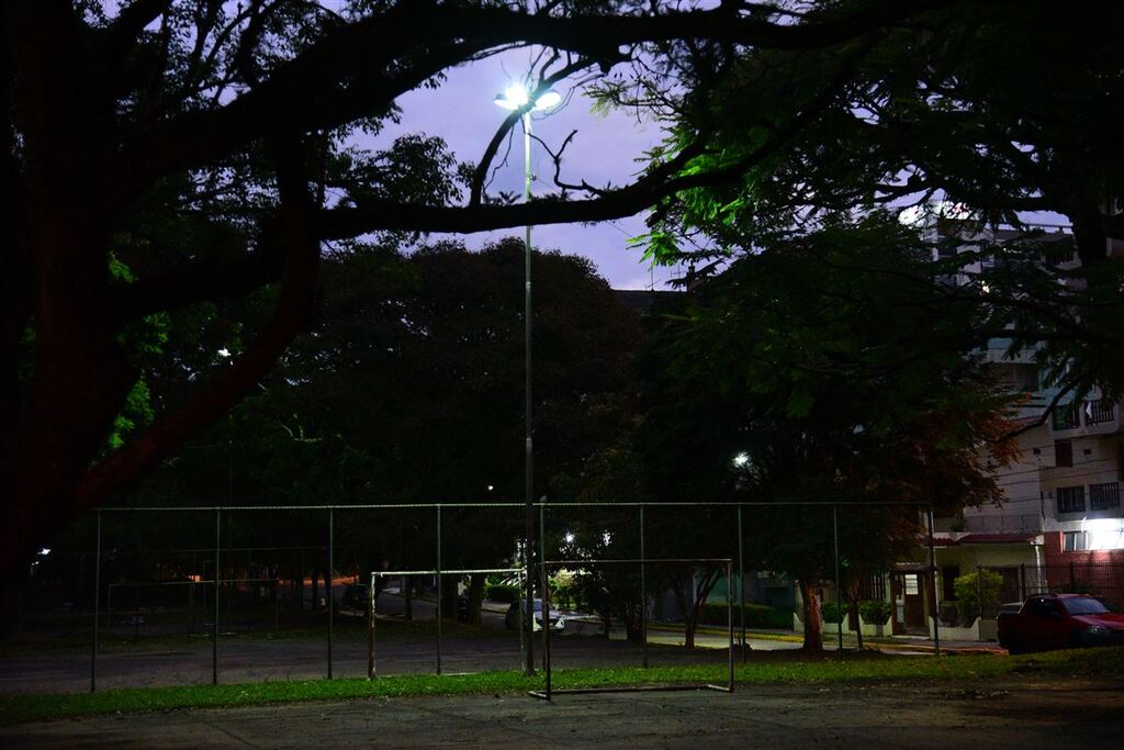 Jovem pede socorro em bar após ser esfaqueado na mão e no rosto no Parque Itaimbé