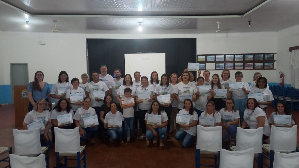 Alunos do programa Progredir Geoparque Quarta Colônia aspirante a Unesco recebem certificados em Pinhal Grande