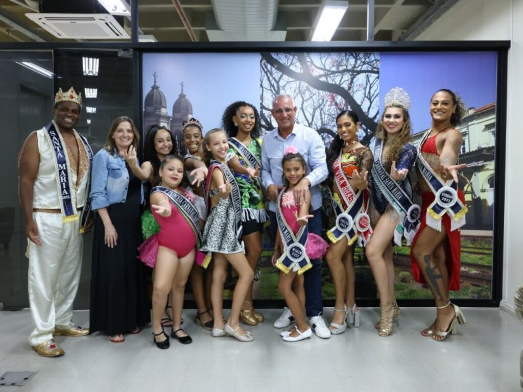 Corte do Carnaval de Santa Maria entrega convite ao prefeito para as atividades carnavalescas