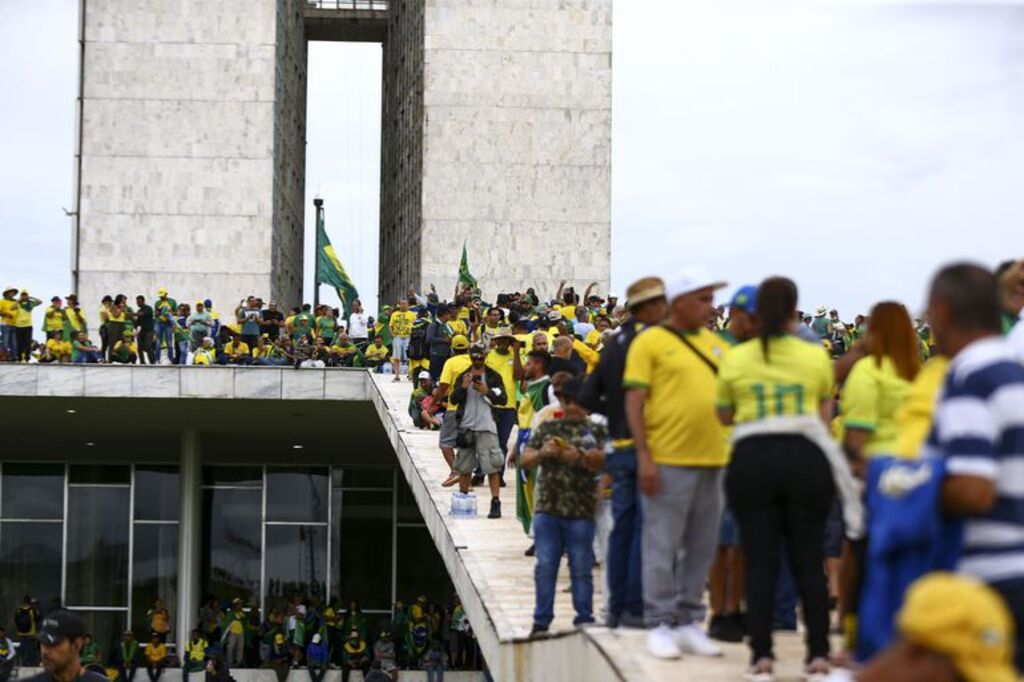 Marcelo Camargo/Agência Brasil - Manifestantes invadem Congresso, STF e Palácio do Planalto.