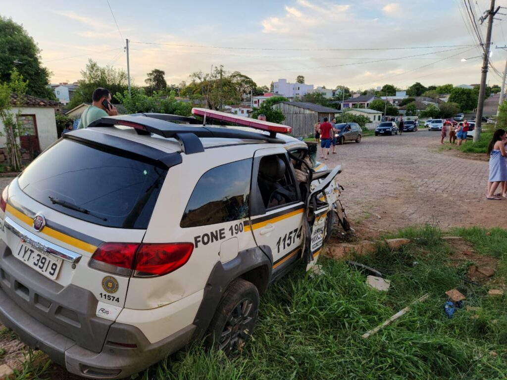 Viatura da Brigada Militar capota durante perseguição em São Sepé