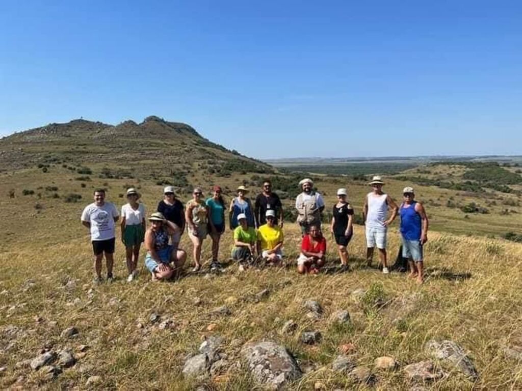 Locais que devem fazer parte do geoparque Raízes de Pedra são visitados por equipe