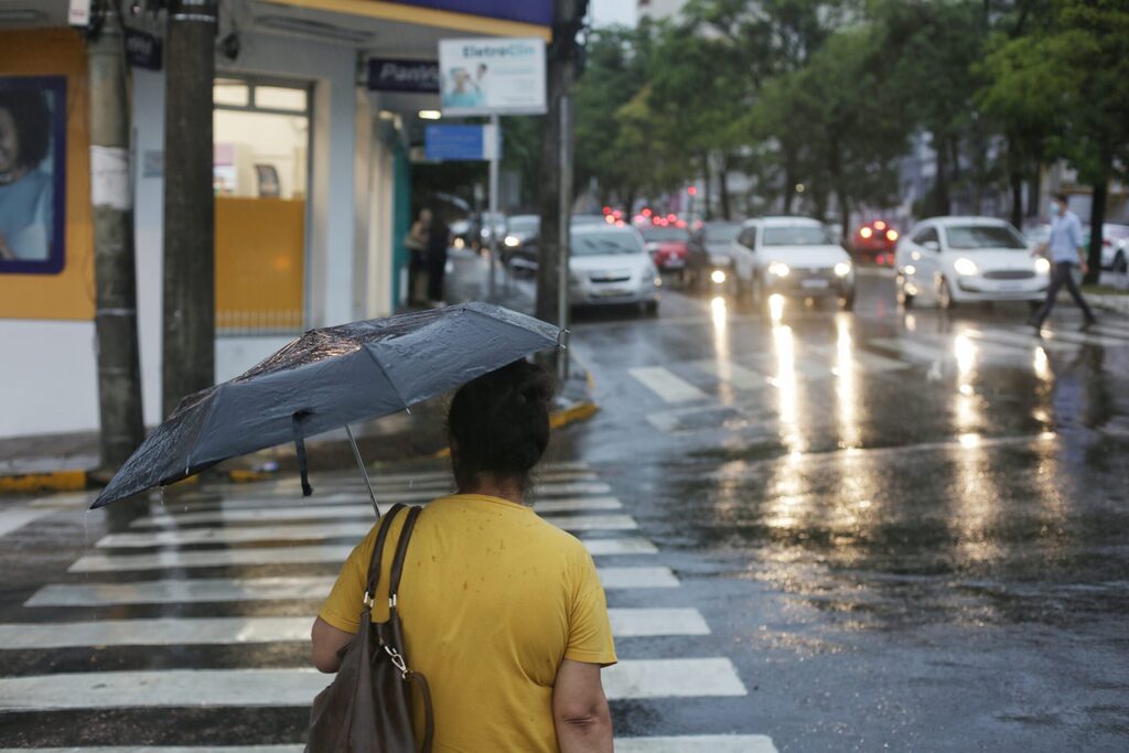 Próxima semana começa com tempo firme e termina com pancadas de chuvas