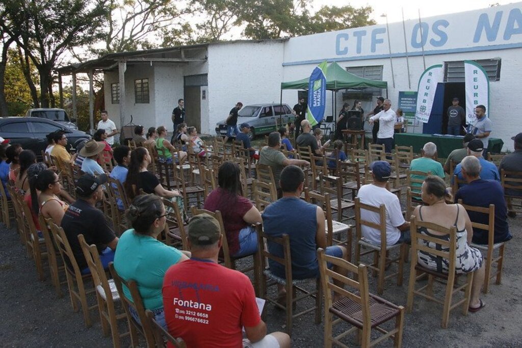 Secretaria de Habitação e Regularização Fundiária realiza a entrega de 60 matrículas de terrenos para moradores da Cohab Nova Santa Marta