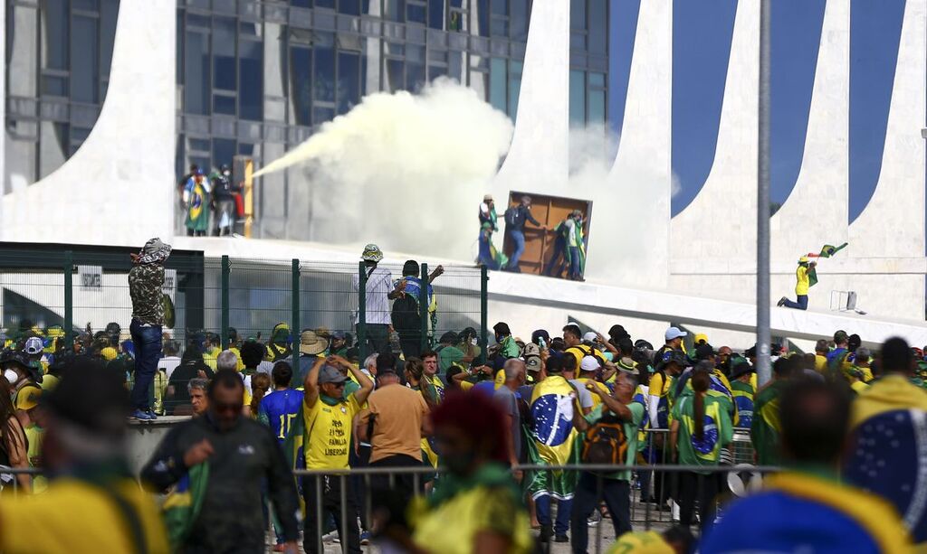 Marcelo Camargo/Agência Brasil - Manifestantes invadem Congresso, STF e Palácio do Planalto.