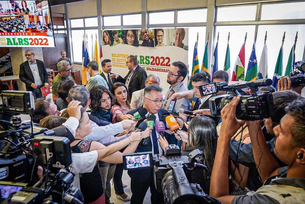 Valdeci Oliveira apresenta balanço de sua gestão como presidente da Assembleia Legislativa