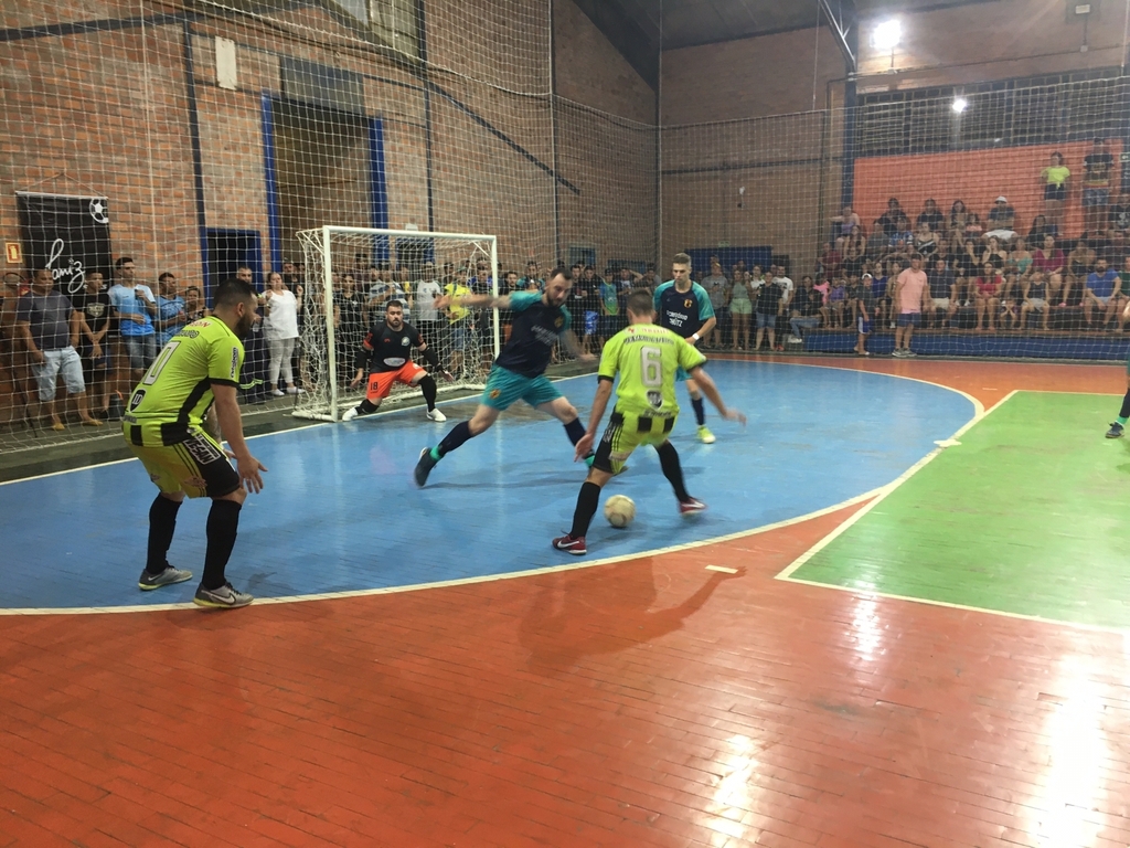 Vem Kikando/Sobrado vence o Roma e abre vantagem na decisão da Copa Diário de Futsal