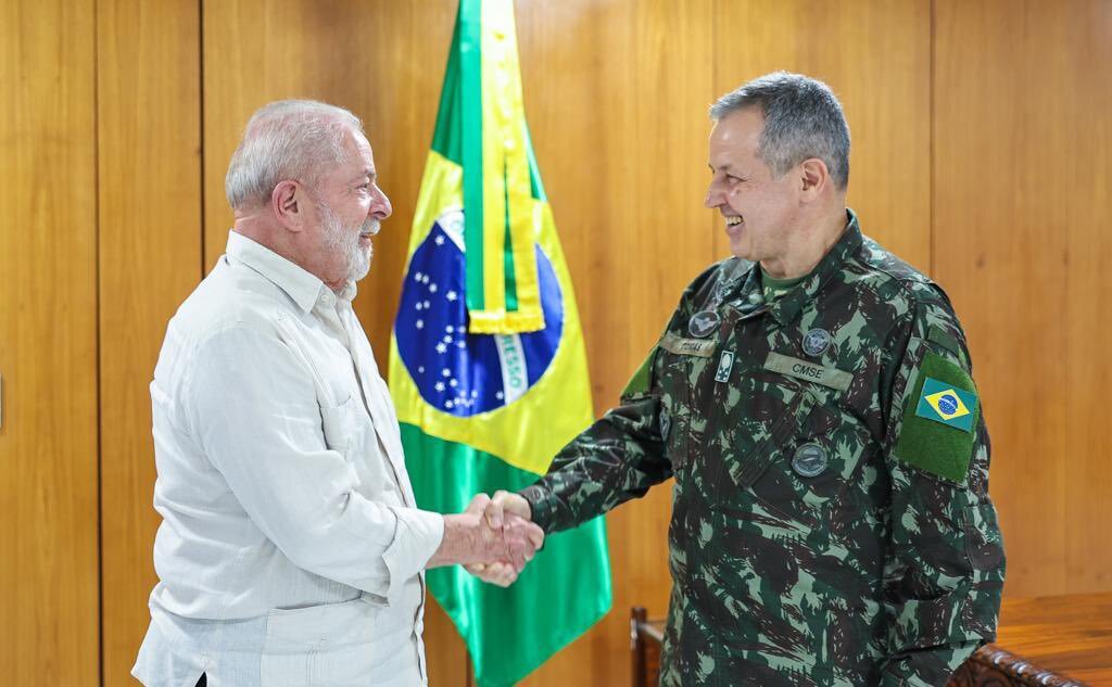 Governo federal transfere o Comando do Exército para general que já atuou em Santa Maria