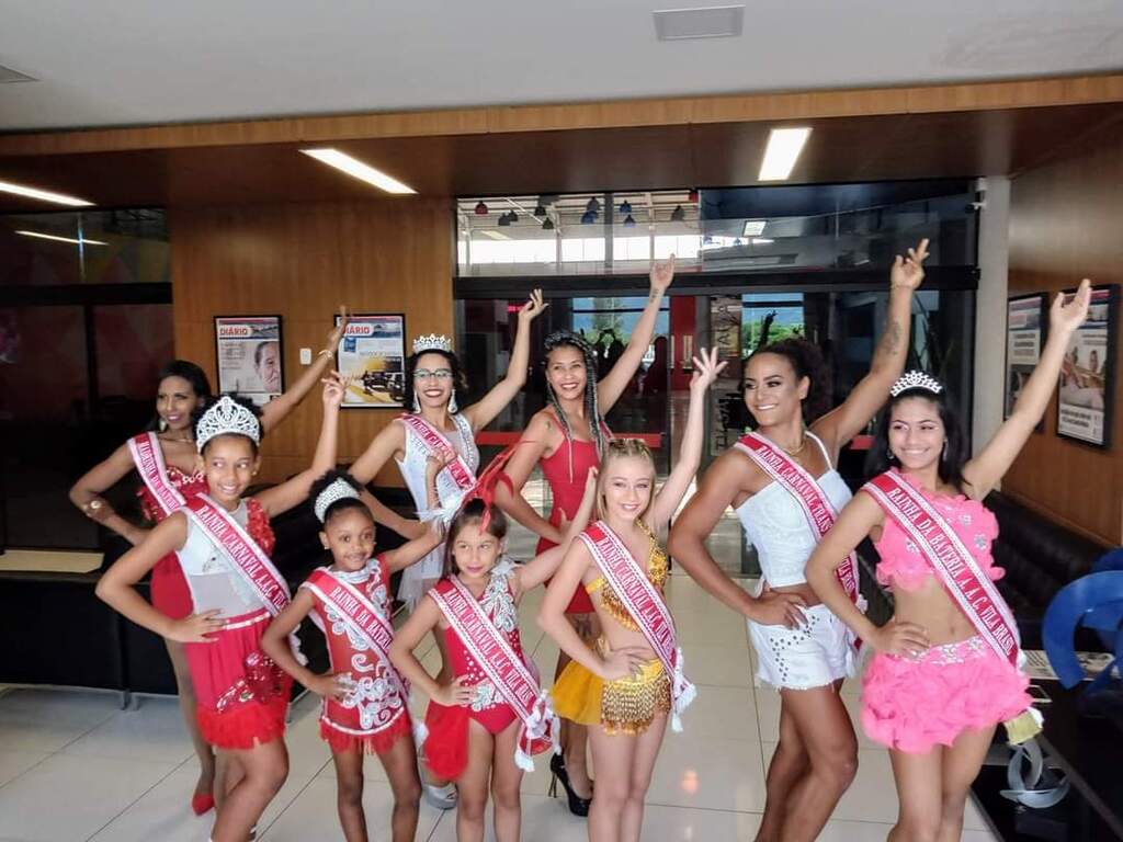 Carnaval 2023: coroação das soberanas da escola Vila Brasil ocorre neste sábado