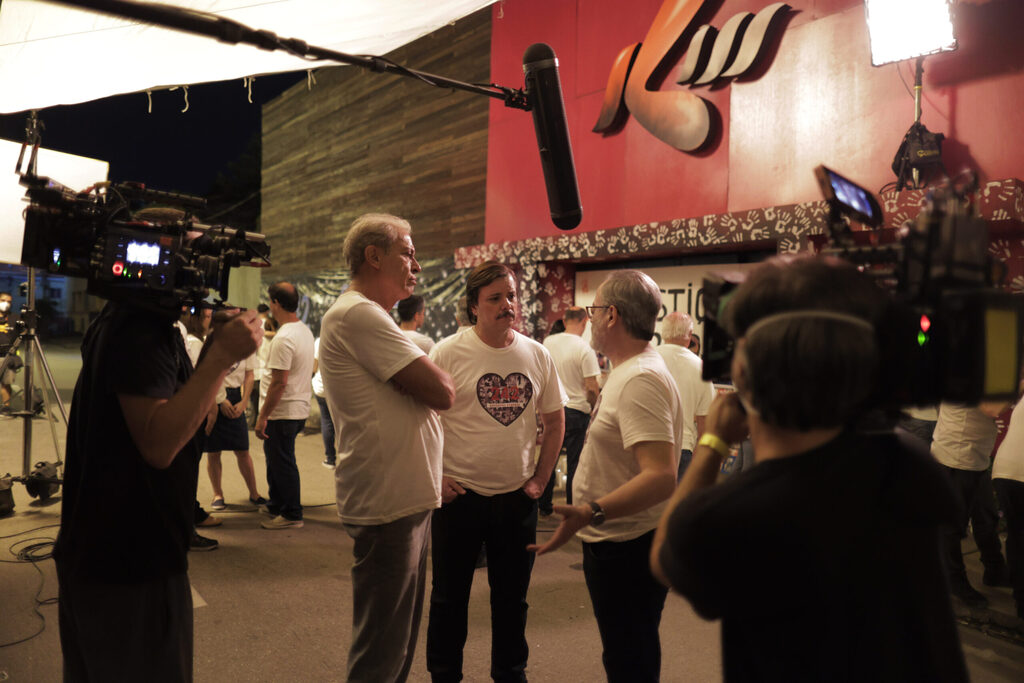 Guilherme Leporace/Netflix - TODO DIA A MESMA NOITE. (L to R) PAULO GORGULHO as RICARDO, THELMO FERNANDES as PEDRO, LEONARDO MEDEIROS as GERALDO in TODO DIA A MESMA NOITE. Cr. Guilherme Leporace/Netflix © 2023