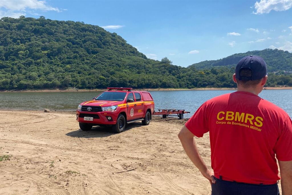 Corpo de Bombeiros já fez 384 resgates e salvamentos neste verão no Estado