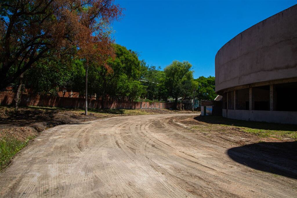 Pista de caminhada do Centro Desportivo Municipal é reaberta, mas ainda não está concluída