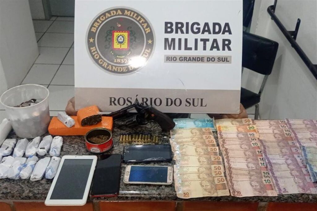 Dono de bar é preso em flagrante com drogas, armas e munições em Rosário do Sul