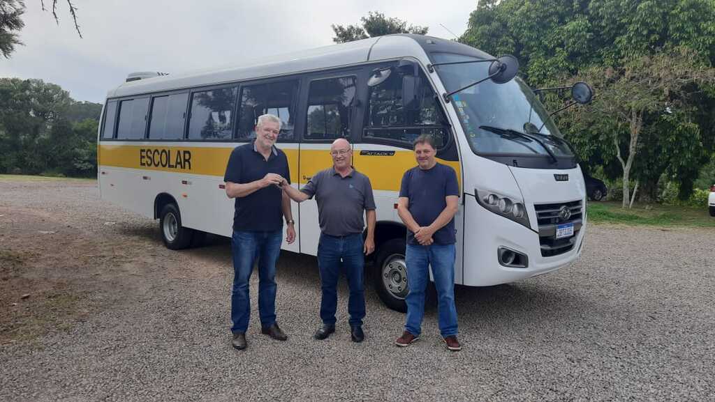 Novo ônibus escolar chega ao município de Silveira Martins