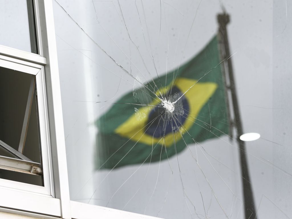 Marcelo Camargo/Agência Brasil - Móveis e janelas danificadas no Palácio do Planalto.