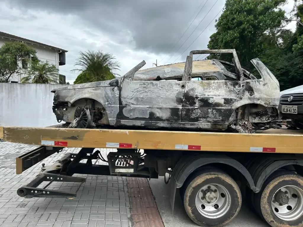 Chacina em Santa Catarina deixa seis mortos carbonizados em carro