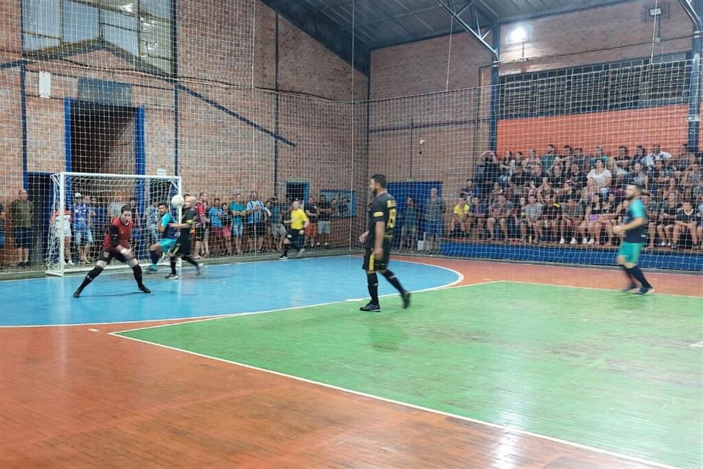 Barcelona e Roma definem último semifinalista da Copa Diário de Futsal