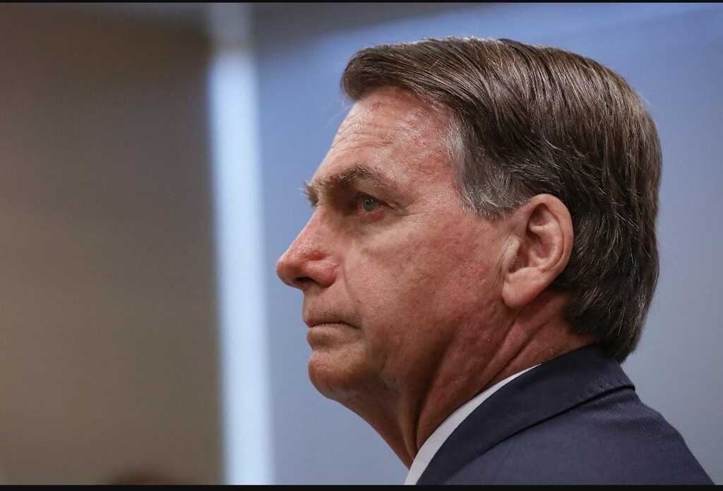 “Manifestações pacíficas fazem parte da democracia. Contudo, depredações e invasões fogem à regra”, diz Bolsonaro