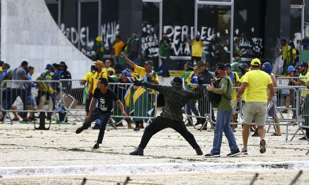 Marcelo Camargo/Agência Brasil - Manifestantes invadem Congresso, STF e Palácio do Planalto.