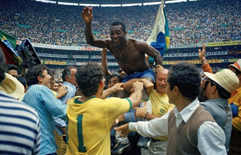 Pelé mudou os rumos do esporte mais popular do Brasil