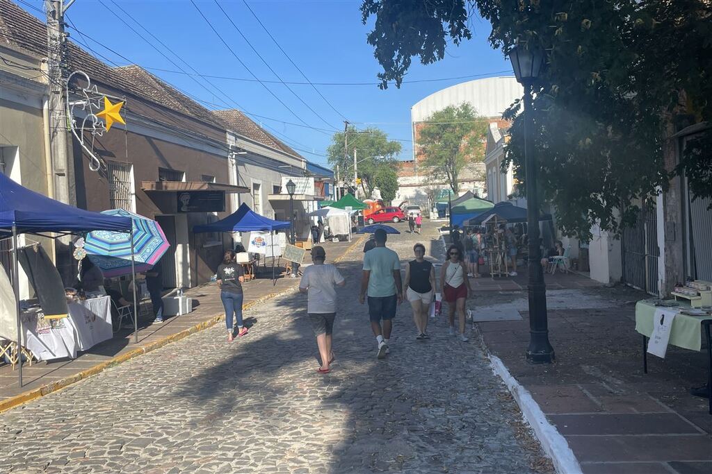 Primeira edição do Brique da Vila Belga de dezembro tem pouco movimento