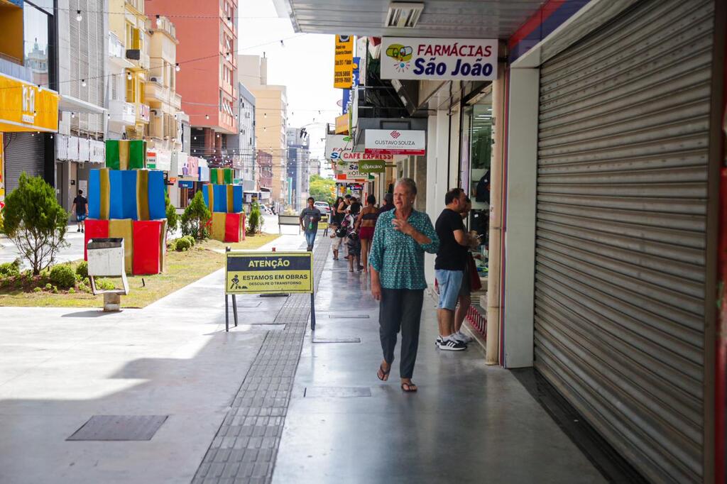 Calor e compras adiantadas: confira como foi a movimentação do comércio em Santa Maria neste feriado