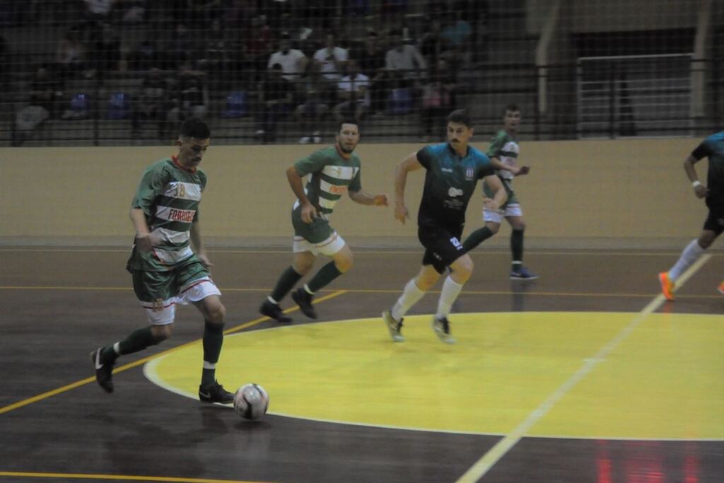 Formigueiro e Faxinal se enfrentam pelas quartas de final da Copa Diário de Futsal