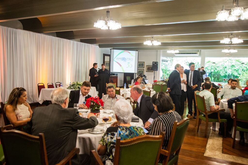 AMCentro celebra 30 anos homenageando os 27 presidentes que construíram a instituição