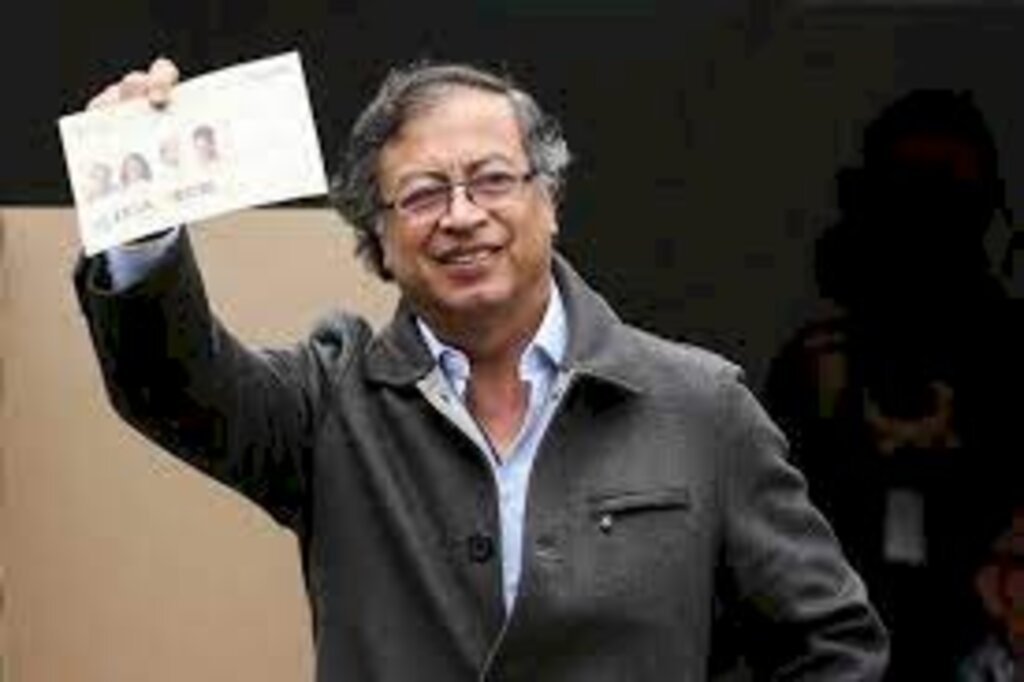 Gustavo Petro é eleito como 1º presidente de esquerda da Colômbia