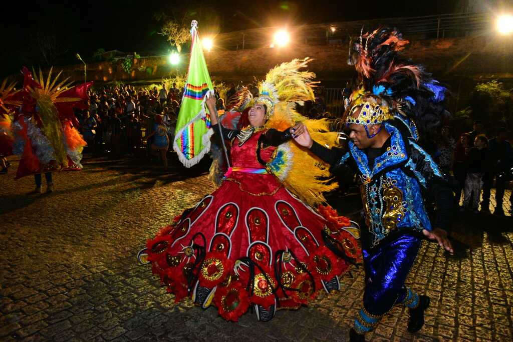 Emoção e muito samba no pé marcam a retomada do Carnaval de Rua em Santa Maria