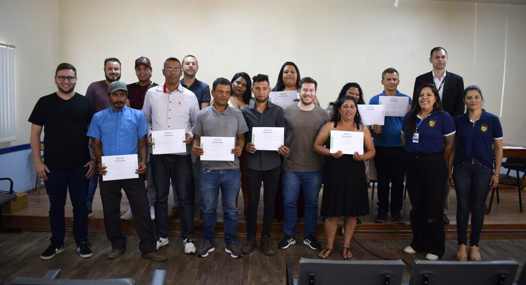 Curso de Pedreiro de Alvenaria do SENAI/RS forma 12 faxinalenses