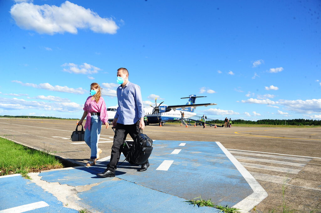 Máscaras em aviões e aeroportos são obrigatórias a partir de hoje