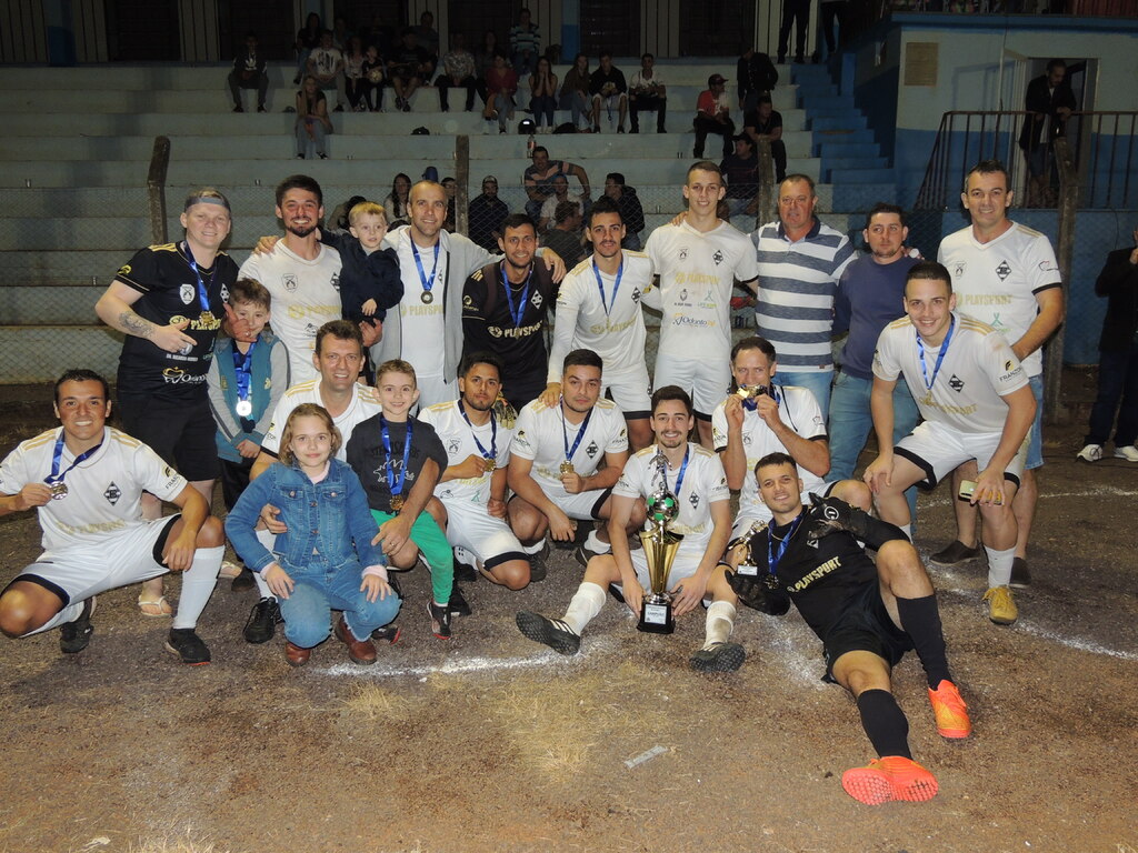 Brondis e Consultório Triches/Amigos do Pombo conquistam o título no Municipal de Futebol 7