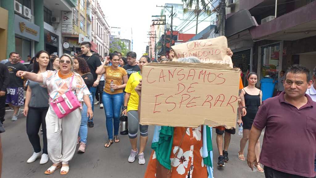 Lojistas do Shopping Independência protestam por falta de ar condicionado