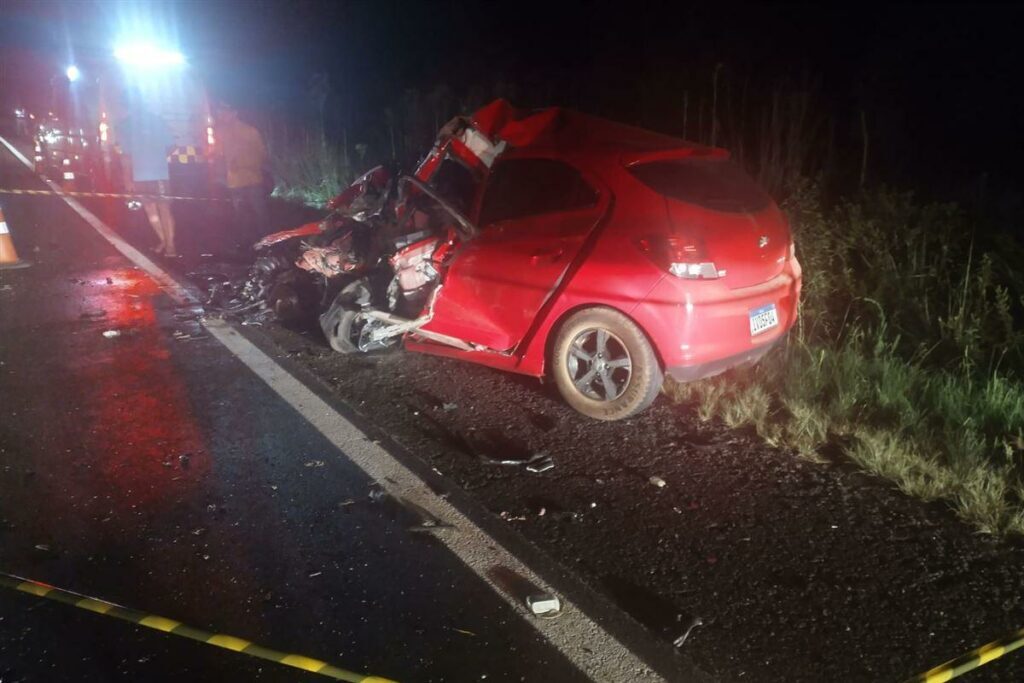 Mulher morre após colidir veículo contra carreta em Paraíso do Sul