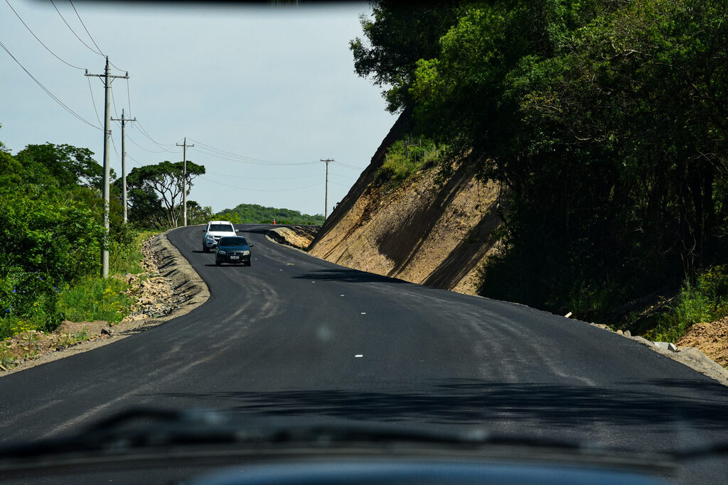 Avançam as obras na ERS-516, estrada que liga Santa Maria a São Martinho da Serra