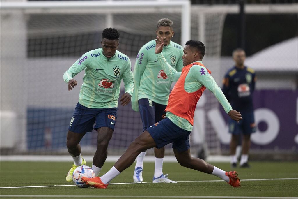 Seleção faz o primeiro treino visando a Copa do Mundo