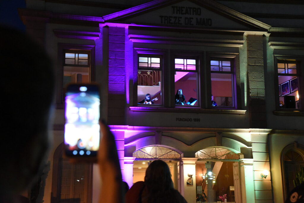 Trio retorna ao Theatro Treze de Maio para se apresentar no Arte nas Janelas nesta quarta-feira