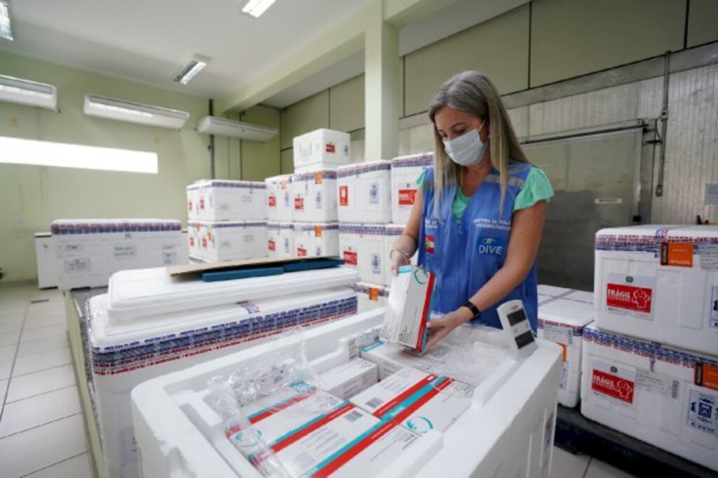 Governo do Estado distribui neste sábado mais doses da vacina contra a Covid-19