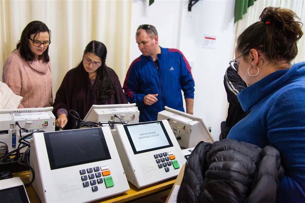 Ministério da Defesa entrega relatório sobre urnas eletrônicas ao TSE