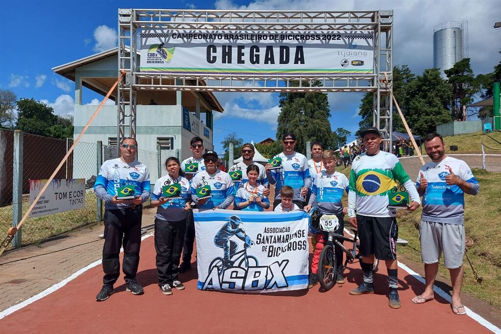 Dois pilotos de Santa Maria garantem o título brasileiro de bicicross