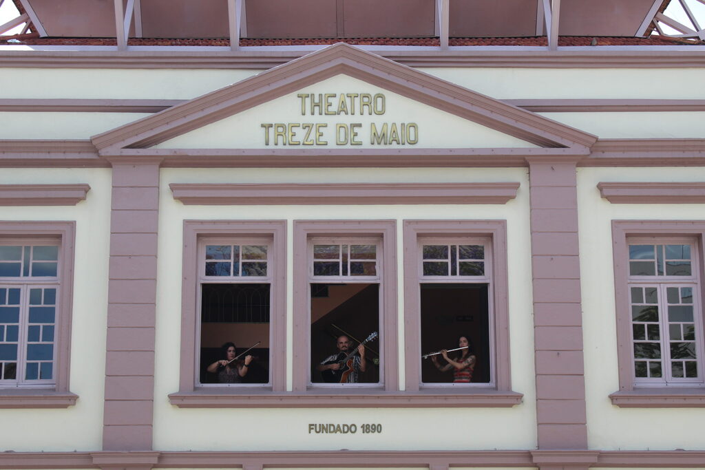 Arte nas Janelas: “Montero Trio” se apresenta no Theatro Treze de Maio