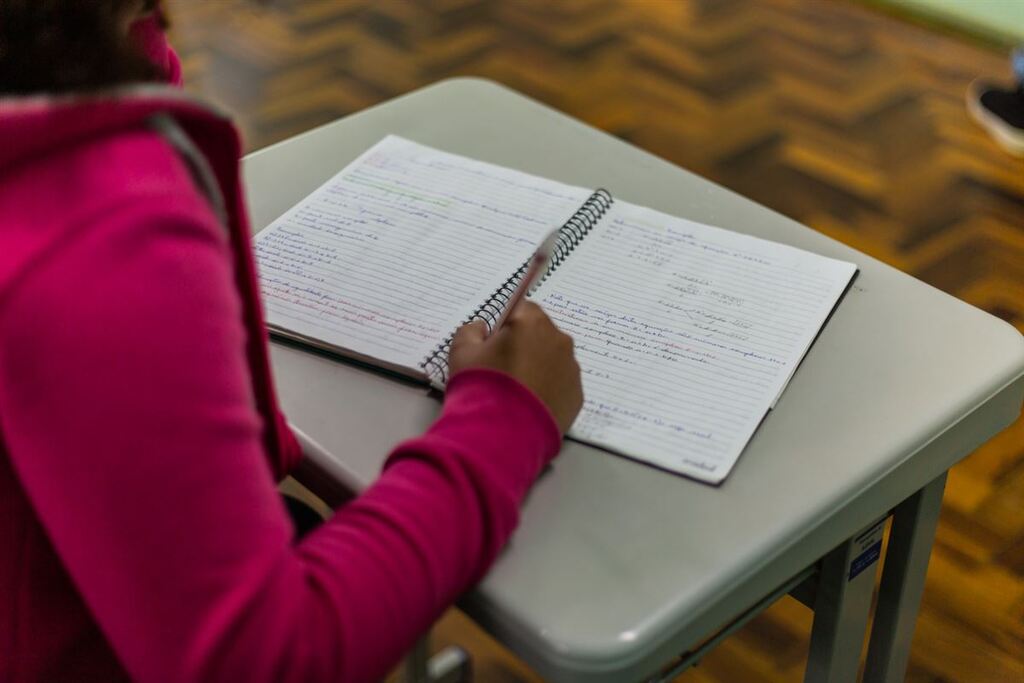 Professor do Ensino Fundamental é afastado do cargo após utilizar texto erótico durante aula em Santa Maria