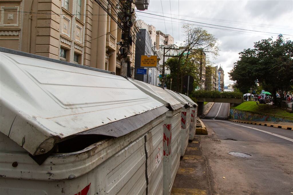 Após atraso de dois meses, licitação da coleta de lixo deve ser lançada nos próximos dias